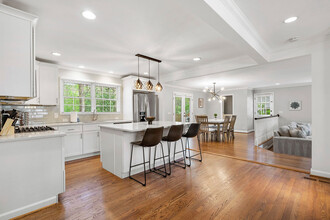 550 High Point Ln in Sandy Springs, GA - Building Photo - Building Photo