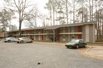 Twin Pines in Little Rock, AR - Building Photo - Building Photo