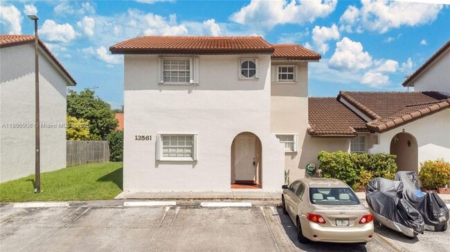 13561 SW 62nd St in Miami, FL - Building Photo - Building Photo
