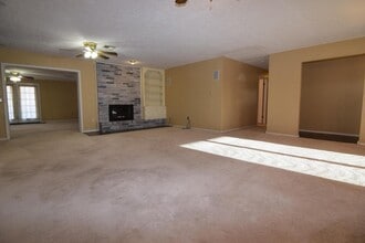 6705 SW Chaucer Dr in Lawton, OK - Building Photo - Building Photo