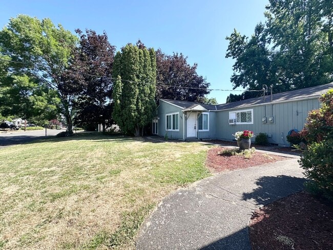 property at 840-860-860 SE Francis Ave