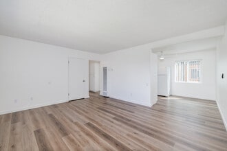 Vistan Apartments in Chula Vista, CA - Foto de edificio - Building Photo