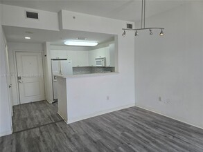 10 Aragon Ave in Miami, FL - Building Photo - Building Photo