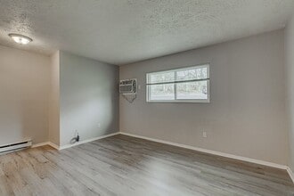 Miami Ridge Apartments 4 in Cleves, OH - Building Photo - Interior Photo