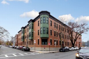 202 Maverick St in Boston, MA - Building Photo