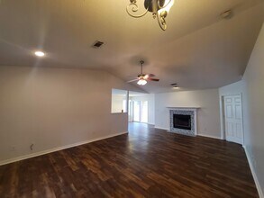 1516 Oakhill Rd in Gulf Breeze, FL - Foto de edificio - Building Photo