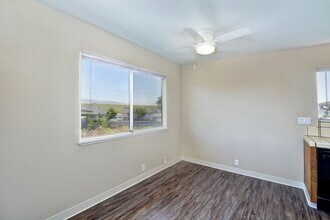 18854-18858 Eisenhower St in Salinas, CA - Building Photo - Building Photo