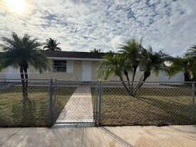 25912 SW 133rd Pl in Homestead, FL - Building Photo