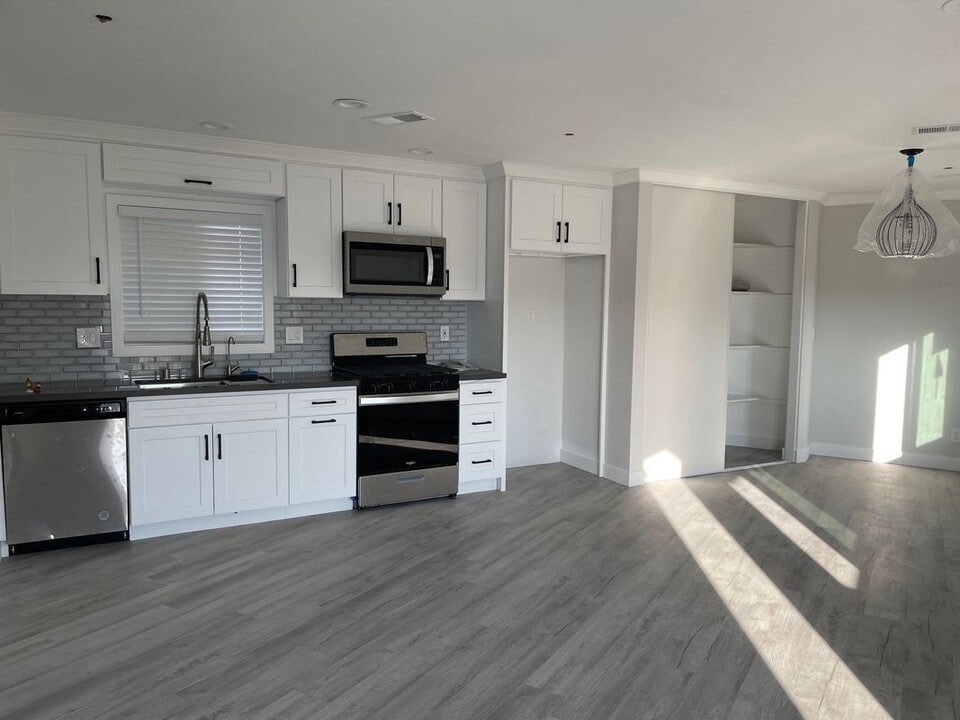2407 Warwick Rd in Alhambra, CA - Building Photo