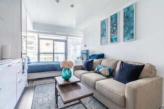 19 Grand Trunk Crescent in Toronto, ON - Building Photo - Building Photo