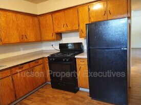 8934 S Nogales Hwy in Tucson, AZ - Building Photo