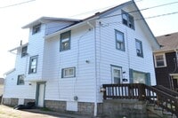 569 Brown St, Unit 5 People