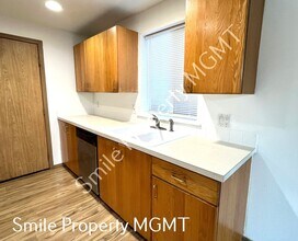 4516 SE 77th Ave in Portland, OR - Building Photo - Building Photo