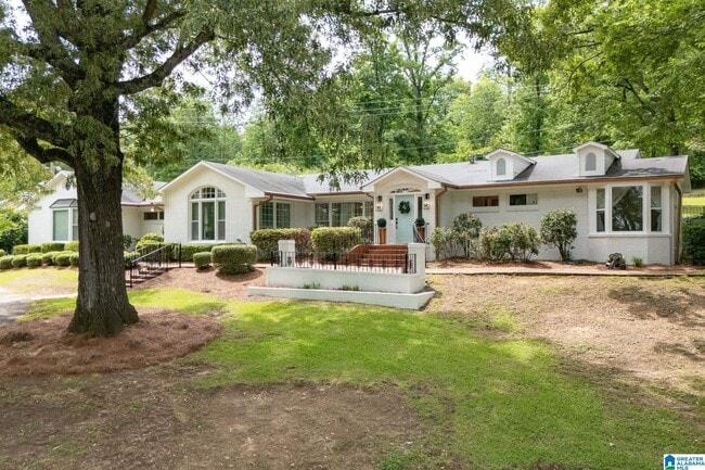 property at 3208 N Woodridge Rd