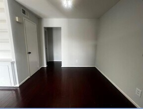 5123 Del Monte Dr in Houston, TX - Building Photo - Building Photo