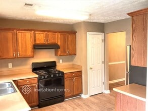 8320 Somerset Way in Douglasville, GA - Building Photo - Building Photo