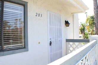 9409 Fairgrove Ln in San Diego, CA - Building Photo - Building Photo