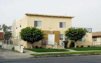 1823-1827 Gardenia Ave Apartamentos