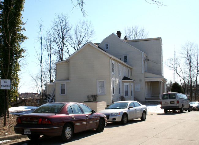 4001 Derby Manor Dr in Baltimore, MD - Foto de edificio - Building Photo