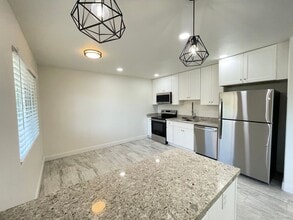 134 N Poplar Avenue in Fresno, CA - Building Photo - Building Photo