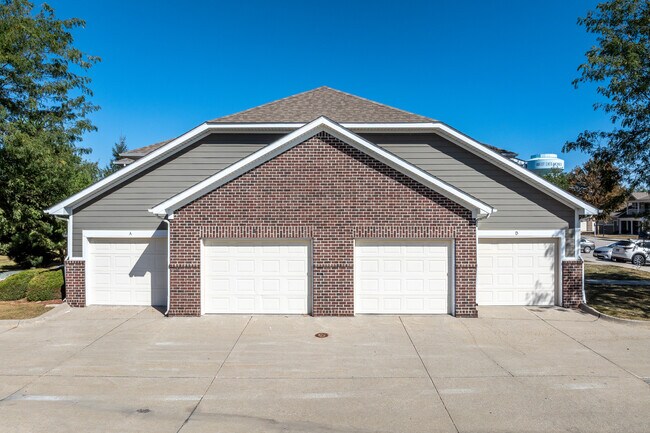Whisper Ridge in West Des Moines, IA - Building Photo - Building Photo