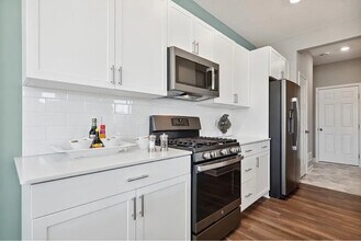 446 Murray Hl Wy in Waconia, MN - Foto de edificio - Building Photo