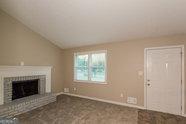 8365 Gledstone Way in Fairburn, GA - Building Photo - Building Photo