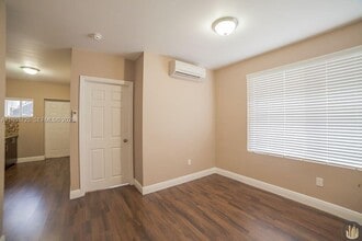 1752 NW 1st St in Miami, FL - Building Photo - Building Photo