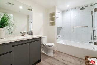 846 S Mariposa Ave-Unit -605 in Los Angeles, CA - Building Photo - Building Photo