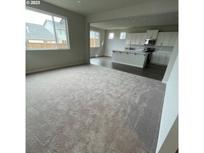 2043 SE Osprey Ave in Gresham, OR - Building Photo - Building Photo