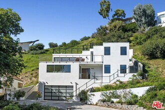 3843 Rambla Pacifico St in Malibu, CA - Building Photo - Building Photo