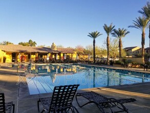 321 Paseo Gusto in Palm Desert, CA - Foto de edificio - Building Photo