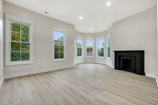 1619 W Balmoral Ave, Unit 2E in Chicago, IL - Building Photo