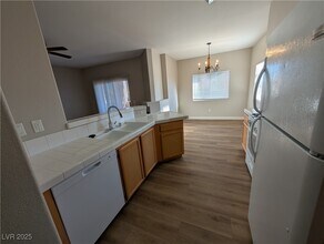 1050 E Cactus Ave in Las Vegas, NV - Building Photo - Building Photo
