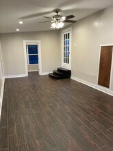 3336 I-35 in Natalia, TX - Foto de edificio - Building Photo