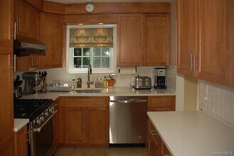 18 Coralyn Ave in White Plains, NY - Building Photo - Building Photo