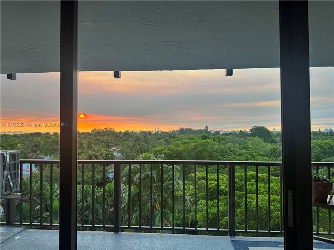 5701 Biscayne Blvd in Miami, FL - Foto de edificio - Building Photo