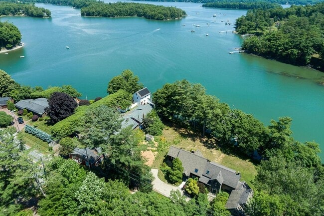property at 21 Harpswell Islands Rd