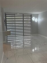 8365 SW 152nd Ave in Miami, FL - Foto de edificio - Building Photo