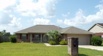 5555 Hannah Street in Milton, FL - Building Photo
