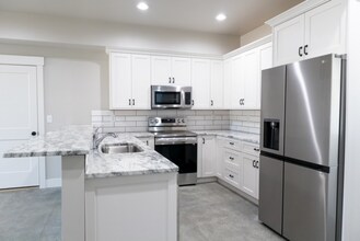 1765 Grant Rd in East Wenatchee, WA - Building Photo - Building Photo
