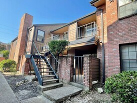 4803 Hamilton Wolfe in San Antonio, TX - Building Photo