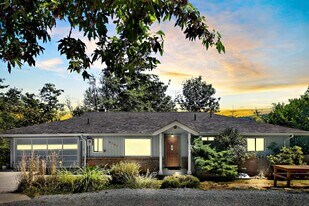 3204 Allen Ave in Bellingham, WA - Building Photo