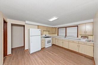 5834 W Montrose Ave in Chicago, IL - Building Photo - Building Photo