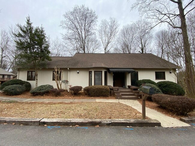 2712 Merry Oaks Trail in Winston-Salem, NC - Building Photo - Building Photo