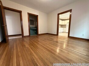 5 Oakland St, Unit 3 in Boston, MA - Building Photo - Building Photo