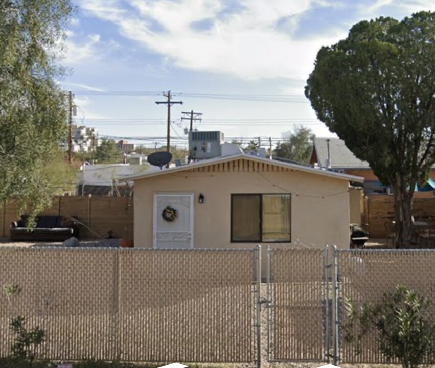 700 E Adams St in Tucson, AZ - Building Photo