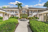 1930 Willow Bend Cir in Naples, FL - Foto de edificio - Building Photo