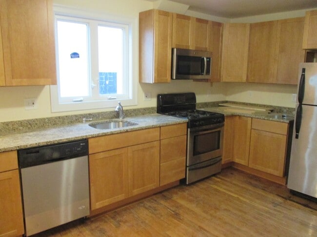 78 Ten Hills Rd, Unit 1 in Somerville, MA - Building Photo - Building Photo
