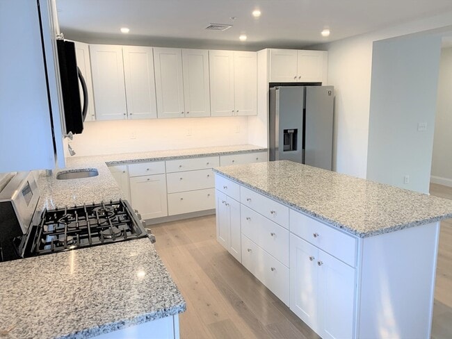 1 Broadway Ave in Ipswich, MA - Foto de edificio - Building Photo